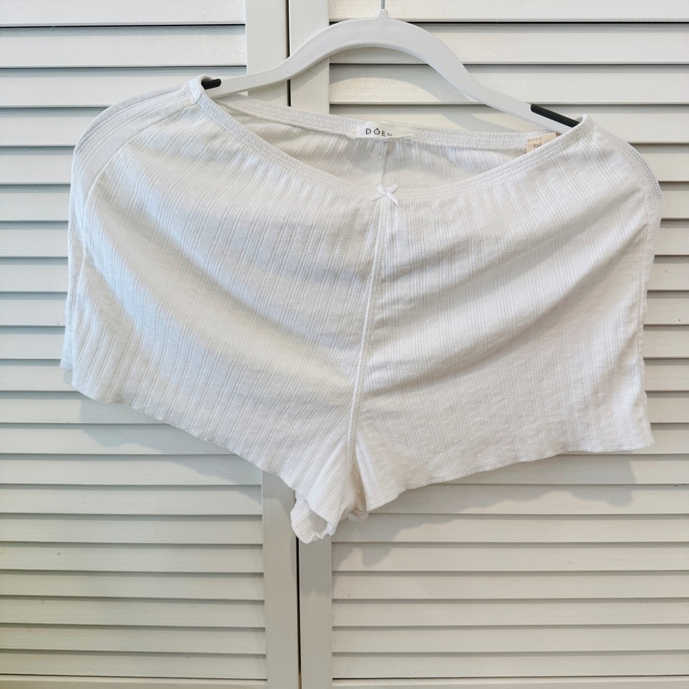 Doen Cream Women's Shorts